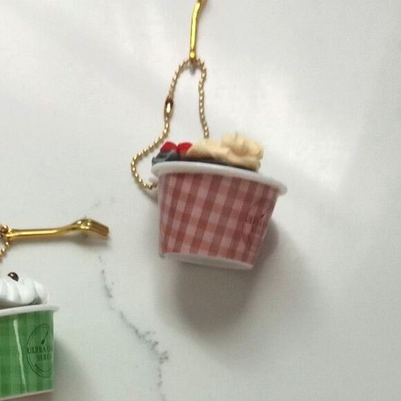 mini cupcake dog charm / keychain - Picture 5 of 7